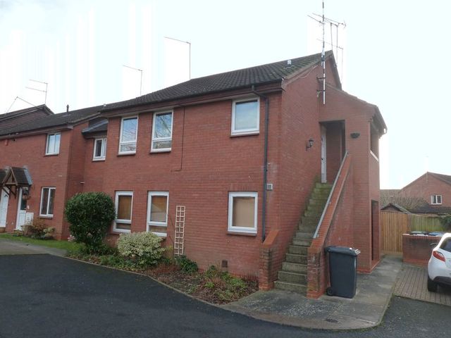  Image of 1 bedroom Property to rent in Devonish Close Alcester B49 at Devonish Close  Alcester, B49 6EG