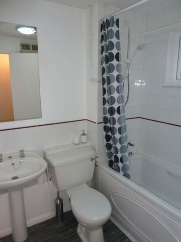  Image of 1 bedroom Property to rent in Devonish Close Alcester B49 at Devonish Close  Alcester, B49 6EG