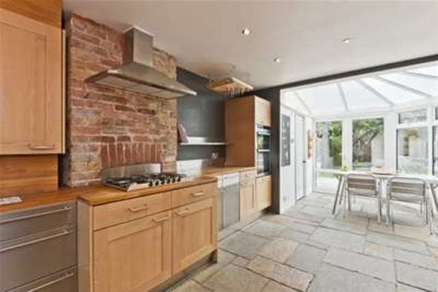  Image of 3 bedroom Property to rent in Dorchester Road Weybridge KT13 at Weybridge, KT13 8PG
