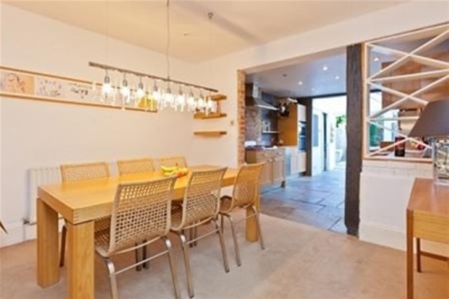  Image of 3 bedroom Property to rent in Dorchester Road Weybridge KT13 at Weybridge, KT13 8PG