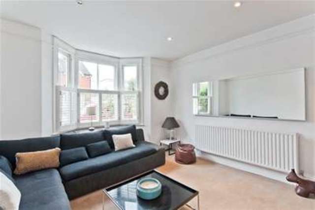  Image of 3 bedroom Property to rent in Dorchester Road Weybridge KT13 at Weybridge, KT13 8PG