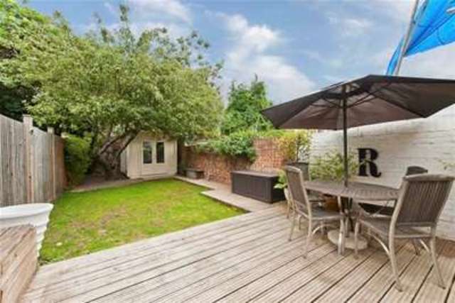  Image of 3 bedroom Property to rent in Dorchester Road Weybridge KT13 at Weybridge, KT13 8PG