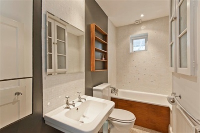  Image of 3 bedroom Property to rent in Dorchester Road Weybridge KT13 at Weybridge, KT13 8PG