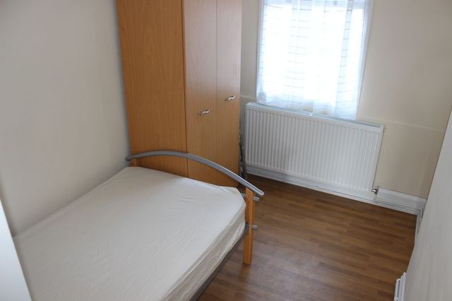  Image of 2 bedroom Flat to rent in Drayton Waye Harrow HA3 at Drayton Waye  Harrow, HA3 0BT