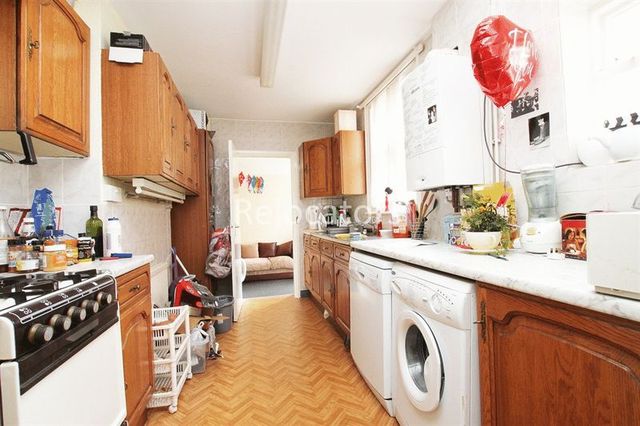  Image of 4 bedroom Terraced house to rent in Dunelm Street London E1 at Dunelm Street  London, E1 0QQ