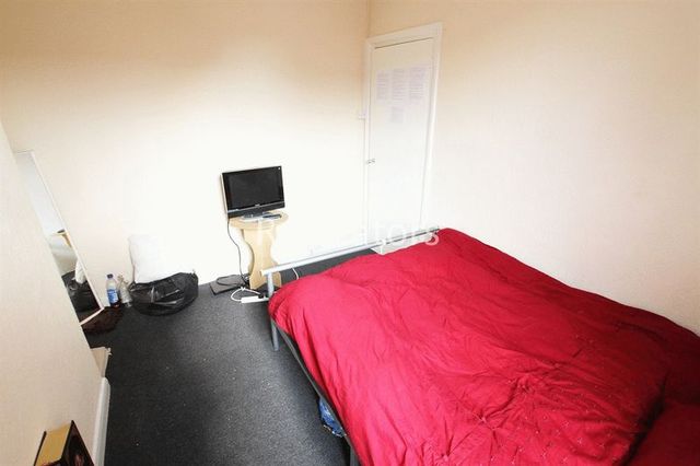  Image of 4 bedroom Terraced house to rent in Dunelm Street London E1 at Dunelm Street  London, E1 0QQ