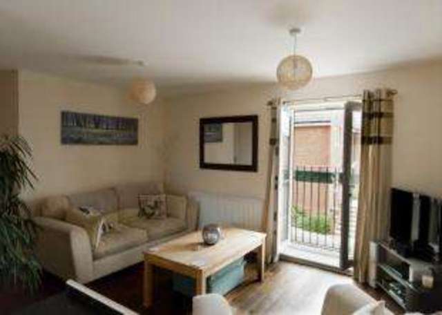  Image of 2 bedroom Detached house for sale in Waterside Close East Cowes PO32 at East Cowes Isle of Wight East Cowes, PO32 6FW