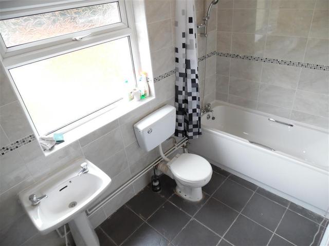  Image of 4 bedroom Detached house to rent in Edgbaston Road Moseley Birmingham B12 at Edgbaston Road  BIRMINGHAM, B12 9PB