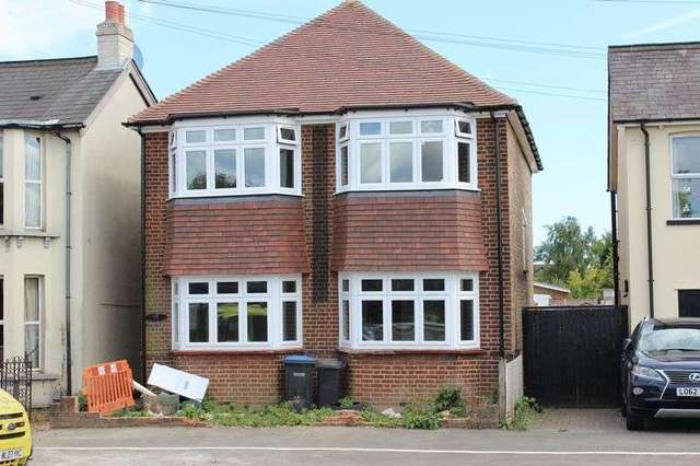  Image of 6 bedroom Detached house to rent in Runnemede Road Egham TW20 at Runnemede Road  Egham, TW20 9BL