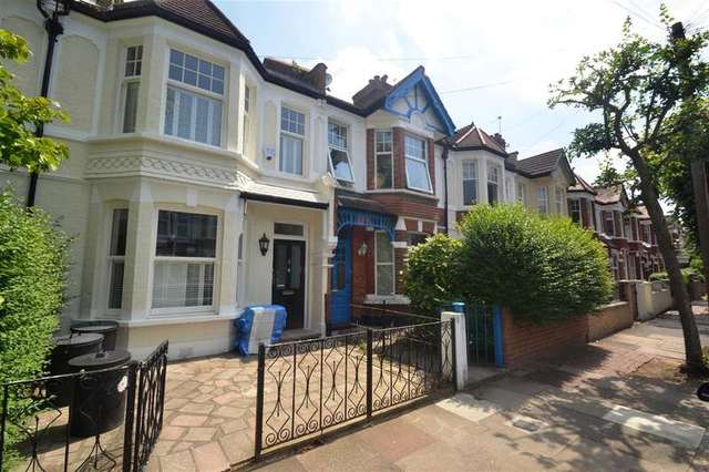  Image of 3 bedroom Terraced house to rent in Elborough Street London SW18 at West Hill, SW18 5DL
