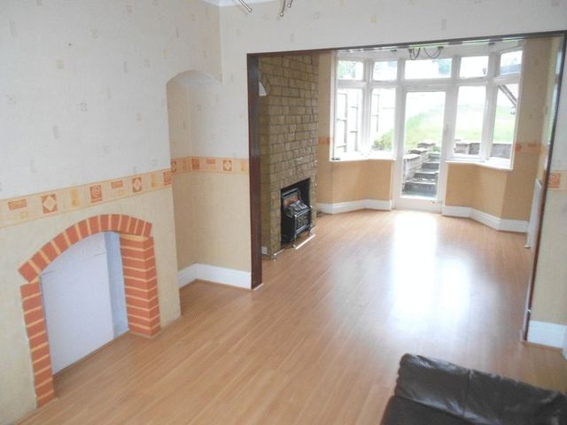  Image of 3 bedroom Semi-Detached house to rent in Elm Croft Oldbury B68 at Elm Croft  Oldbury, B68 0BQ