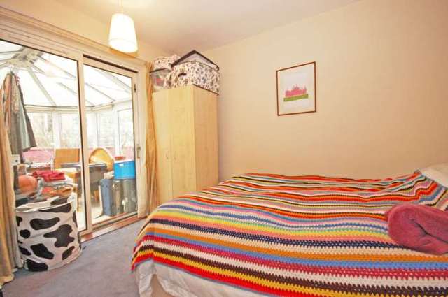  Image of 2 bedroom Flat to rent in Elmbourne Road London SW17 at Elmbourne Road Balham London, SW17 8JS