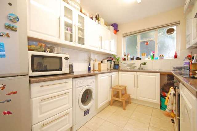  Image of 2 bedroom Flat to rent in Elmbourne Road London SW17 at Elmbourne Road Balham London, SW17 8JS