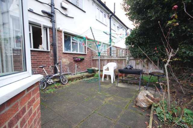  Image of 2 bedroom Flat to rent in Elmbourne Road London SW17 at Elmbourne Road Balham London, SW17 8JS