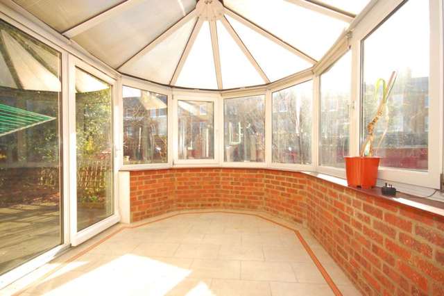  Image of 2 bedroom Flat to rent in Elmbourne Road London SW17 at Elmbourne Road Balham London, SW17 8JS