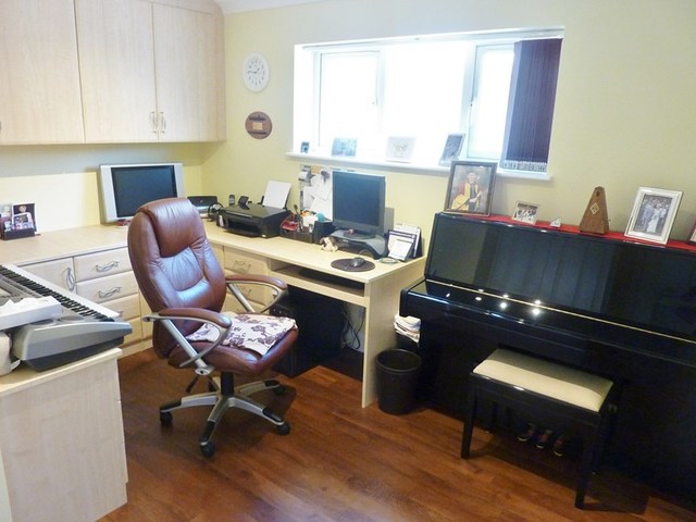  Image of 3 bedroom Property for sale in Eric Road Stubbington Fareham PO14 at Eric Road Stubbington Fareham, PO14 2RP