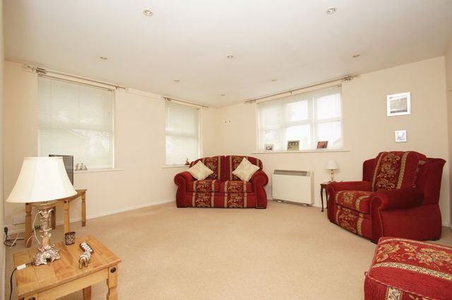  Image of 1 bedroom Flat for sale in Evesham Road Astwood Bank Redditch B96 at Evesham Road Astwood Bank Redditch, B96 6EA