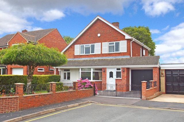  Image of 3 bedroom Detached house for sale in Evesham Road Astwood Bank Redditch B96 at Evesham Road Astwood Bank Redditch, B96 6AY