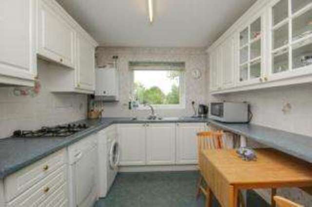  Image of 3 bedroom Flat for sale in Station Road New Barnet Barnet EN5 at 36 Station Road New Barnet New Barnet, EN5 1YZ