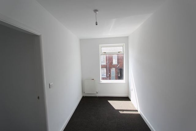  Image of 3 bedroom Terraced house for sale in Far Ings Road Barton-upon-Humber DN18 at Far Ings Road  Barton-Upon-Humber, DN18 5AZ