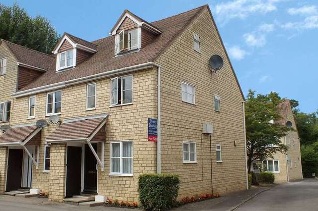  Image of 1 bedroom Ground Flat for sale in Gloucester Street Faringdon SN7 at Faringdon Oxfordshire, SN7 7HY