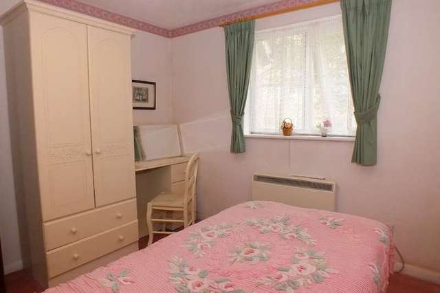 Image of 1 bedroom Ground Flat for sale in Gloucester Street Faringdon SN7 at Faringdon Oxfordshire, SN7 7HY