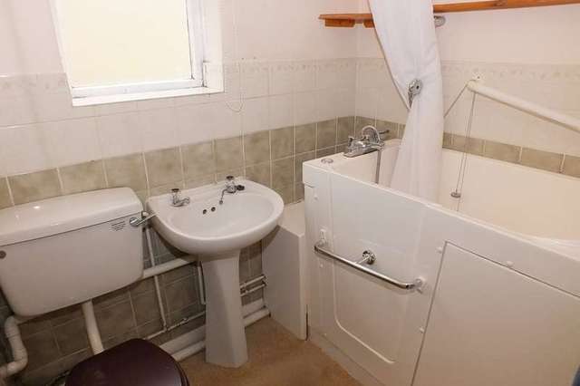  Image of 1 bedroom Ground Flat for sale in Gloucester Street Faringdon SN7 at Faringdon Oxfordshire, SN7 7HY