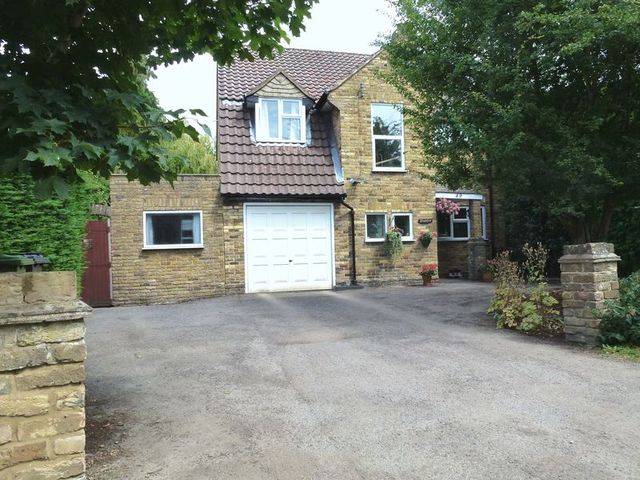  Image of 3 bedroom Detached house for sale in Cannon Grove Fetcham Leatherhead KT22 at 49 Cannon Grove  Fetcham, KT22 9LP