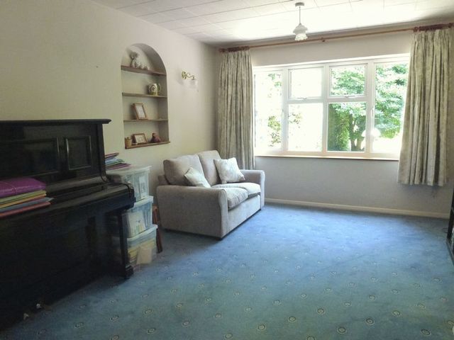  Image of 3 bedroom Detached house for sale in Cannon Grove Fetcham Leatherhead KT22 at 49 Cannon Grove  Fetcham, KT22 9LP