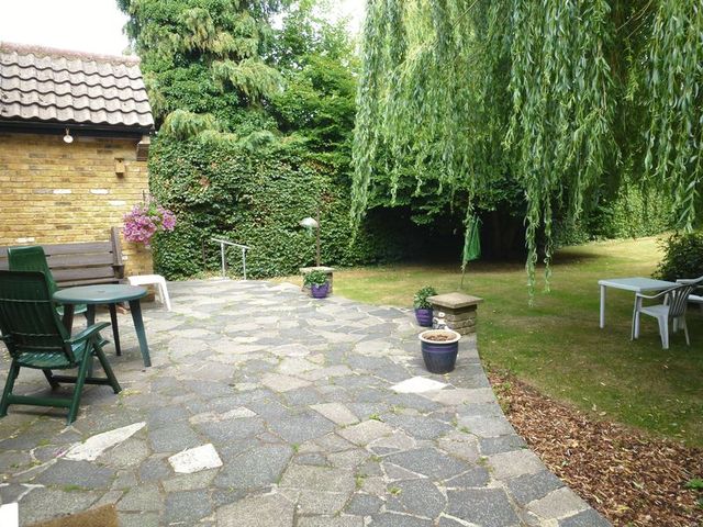  Image of 3 bedroom Detached house for sale in Cannon Grove Fetcham Leatherhead KT22 at 49 Cannon Grove  Fetcham, KT22 9LP
