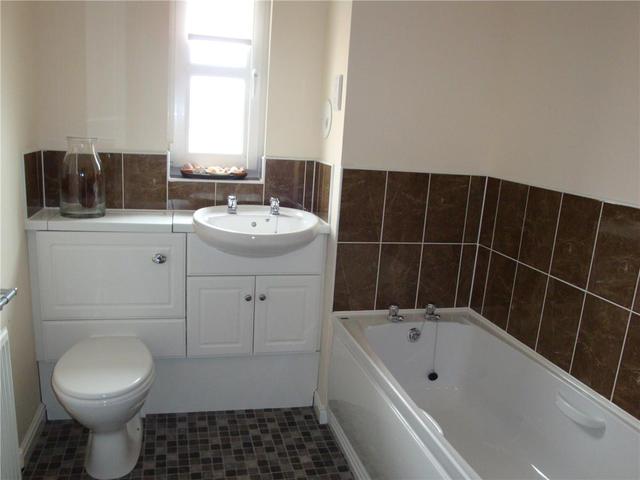  Image of 2 bedroom Flat to rent in Fieldfare View Dunfermline KY11 at Dunfermline Fife Fife, KY11 8FY