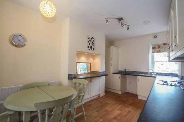  Image of 1 bedroom Flat to rent in High Street Crediton EX17 at 105 High Street  Crediton, EX17 3LF