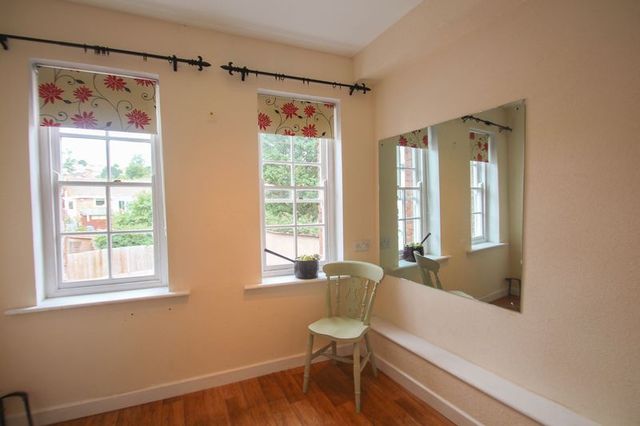  Image of 1 bedroom Flat to rent in High Street Crediton EX17 at 105 High Street  Crediton, EX17 3LF