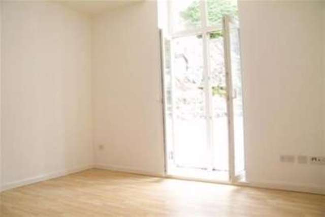  Image of 1 bedroom Flat to rent in Fleet Street Torquay TQ1 at Torquay, TQ1 1DR
