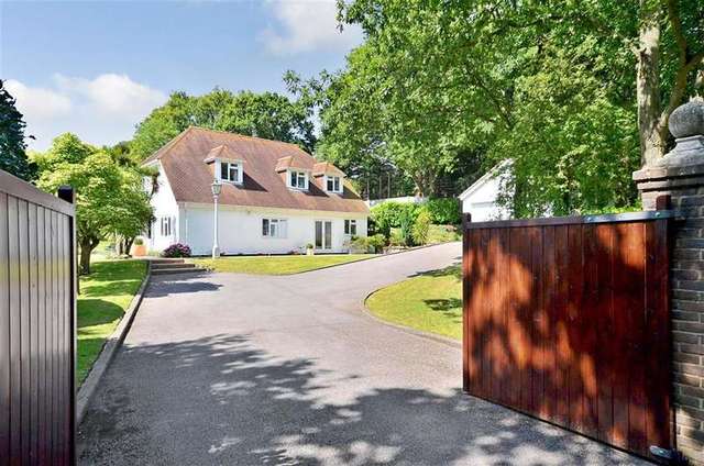  Image of 4 bedroom Detached house for sale in Fontley Road Titchfield Fareham PO15 at Titchfield Fareham Fareham, PO15 6QX