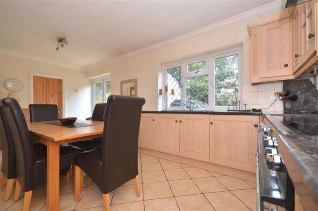  Image of 4 bedroom Detached house for sale in Fontley Road Titchfield Fareham PO15 at Titchfield Fareham Fareham, PO15 6QX