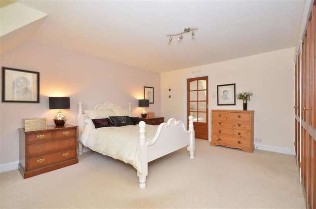 Image of 4 bedroom Detached house for sale in Fontley Road Titchfield Fareham PO15 at Titchfield Fareham Fareham, PO15 6QX