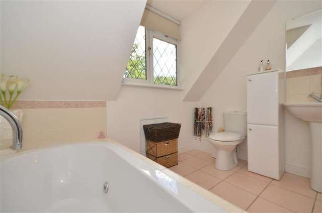  Image of 4 bedroom Detached house for sale in Fontley Road Titchfield Fareham PO15 at Titchfield Fareham Fareham, PO15 6QX