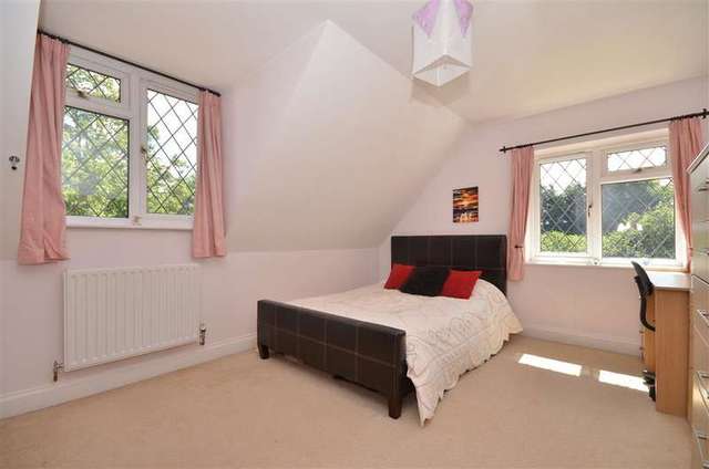  Image of 4 bedroom Detached house for sale in Fontley Road Titchfield Fareham PO15 at Titchfield Fareham Fareham, PO15 6QX