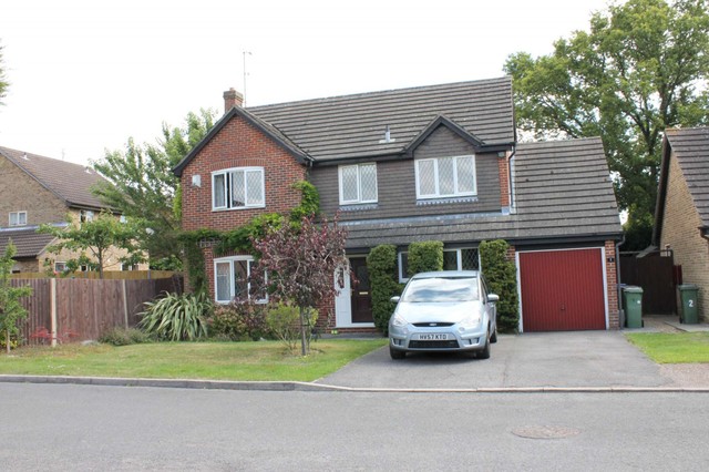  Image of 4 bedroom Detached house to rent in Forest Oaks Horsham RH13 at Horsham, RH13 6RX