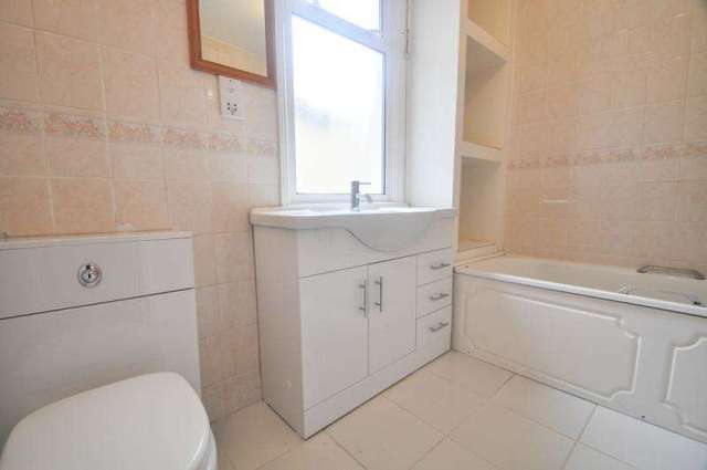  Image of 2 bedroom Flat to rent in Fortescue Road Colliers Wood London SW19 at London  Colliers Wood, SW19 2EA