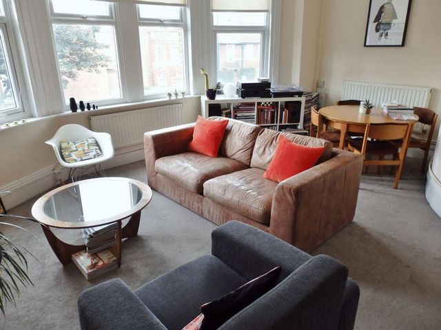  Image of 2 bedroom Flat to rent in Fortis Green Road London N10 at Fortis Green Road  Muswell Hill, N10 3DU
