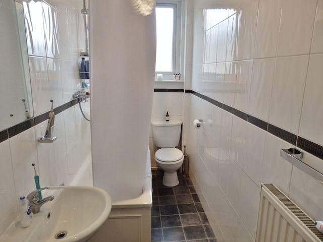 Image of 2 bedroom Flat to rent in Fortis Green Road London N10 at Fortis Green Road  Muswell Hill, N10 3DU