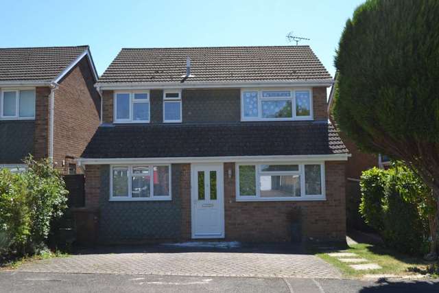  Image of 3 bedroom Detached house to rent in Fox Cover Chinnor OX39 at Fox Cover  Chinnor, OX39 4TH