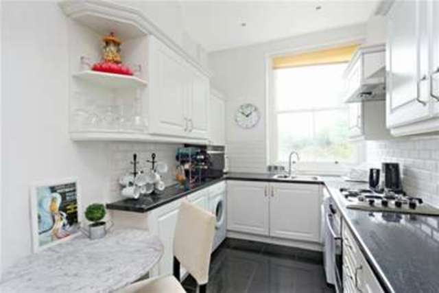  Image of 3 bedroom Maisonette to rent in Friars Stile Road Richmond TW10 at Richmond, TW10 6NQ
