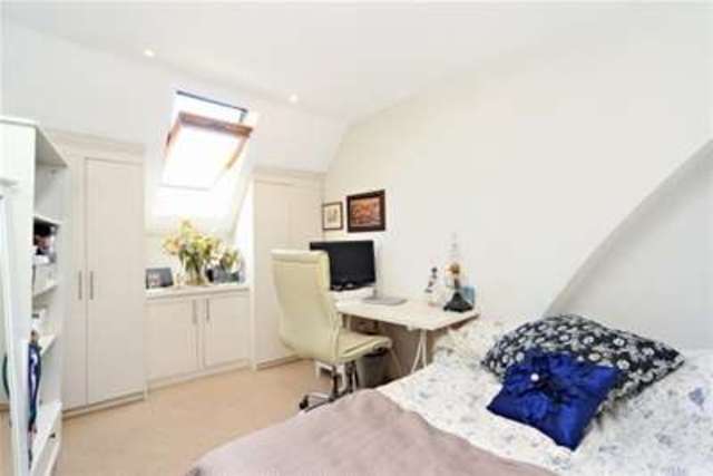  Image of 3 bedroom Maisonette to rent in Friars Stile Road Richmond TW10 at Richmond, TW10 6NQ