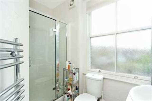  Image of 3 bedroom Maisonette to rent in Friars Stile Road Richmond TW10 at Richmond, TW10 6NQ