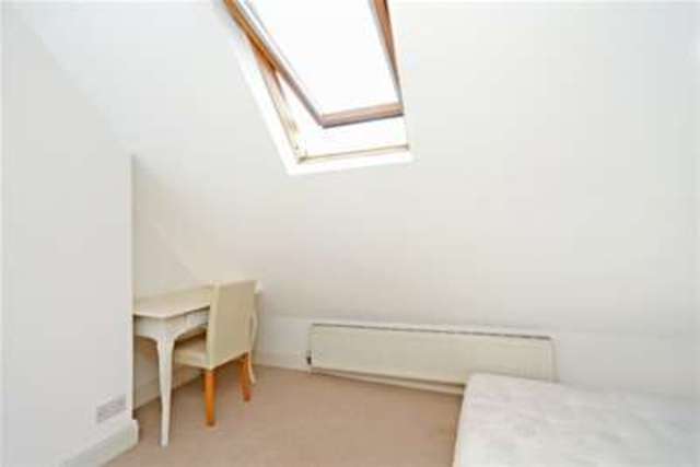  Image of 3 bedroom Maisonette to rent in Friars Stile Road Richmond TW10 at Richmond, TW10 6NQ