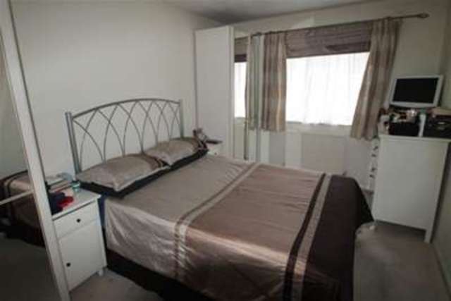  Image of 1 bedroom Flat to rent in Gallosson Road London SE18 at London, SE18 1QY