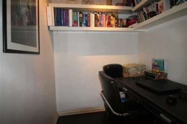  Image of 1 bedroom Flat to rent in Gallosson Road London SE18 at London, SE18 1QY